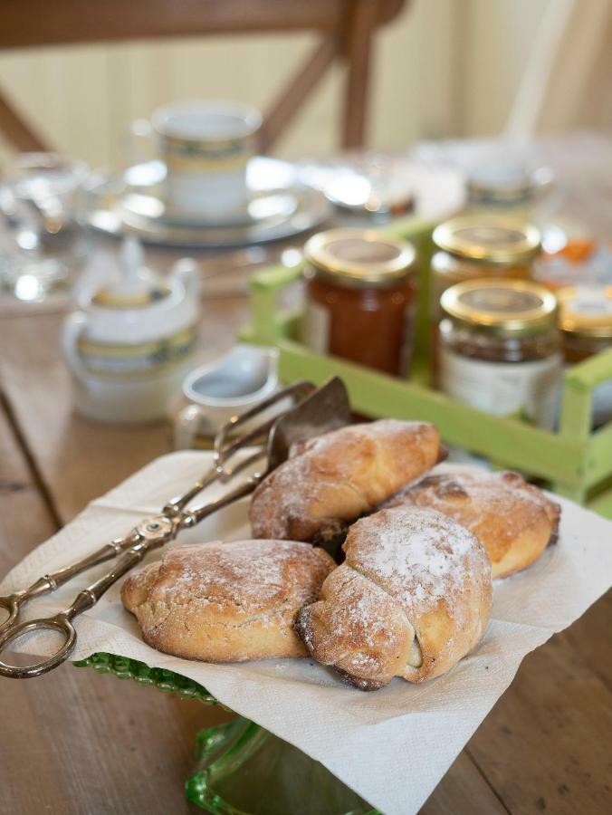 Locanda Sant'Antonio Aci SantʼAntonio Εξωτερικό φωτογραφία